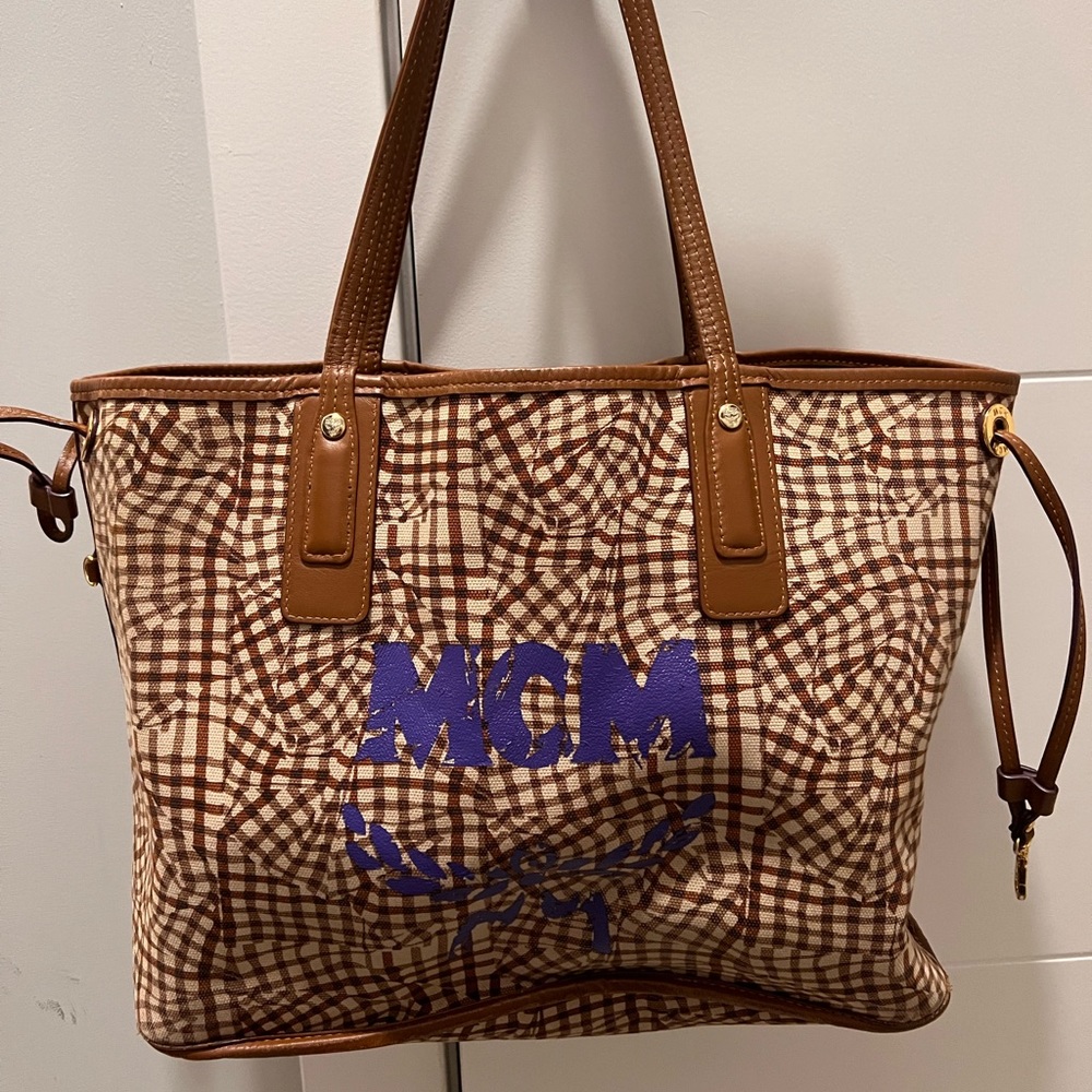 MCM Reversible Liz Shopper in Visetos Cognac Medium